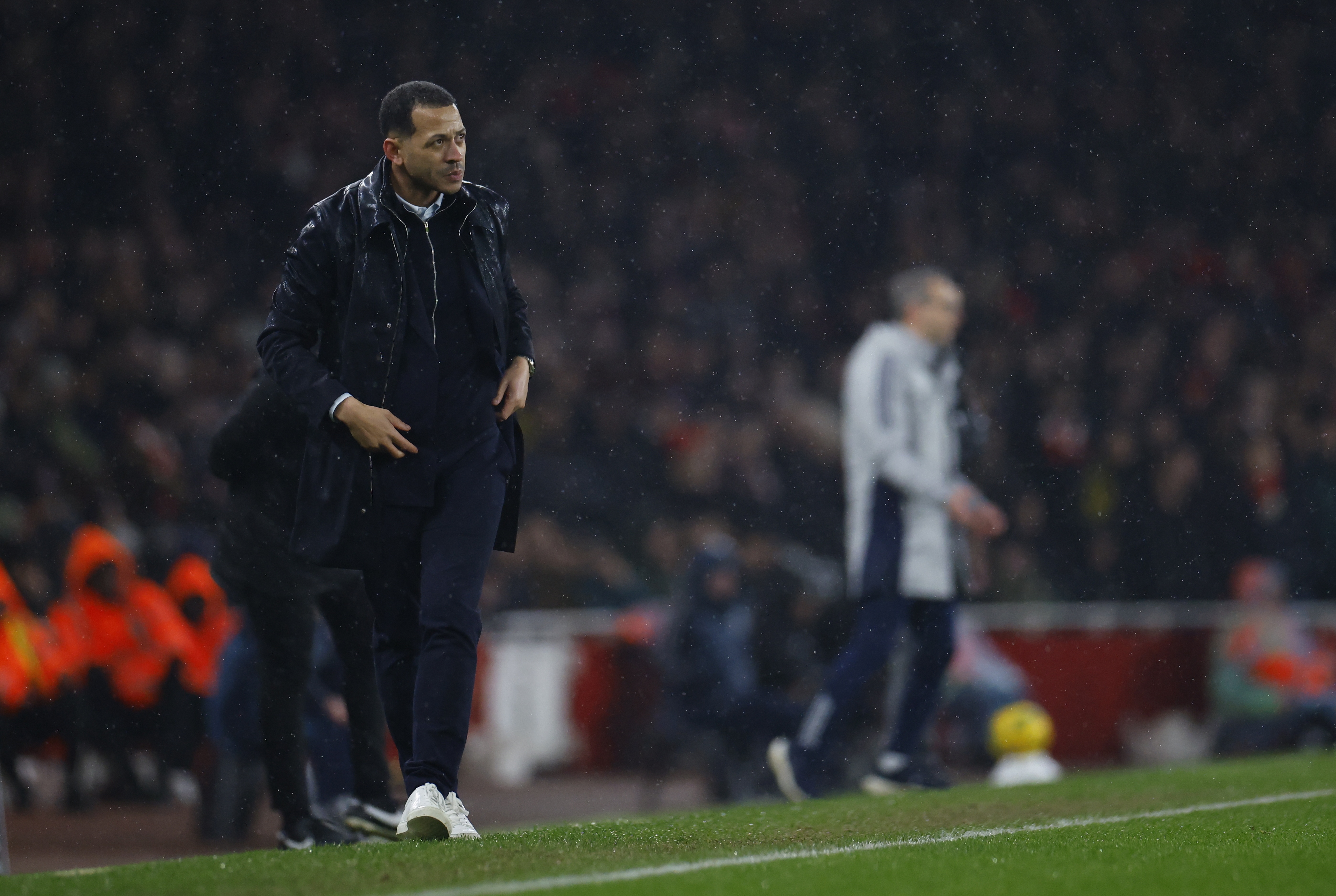 官方网站-失误送礼！电讯报：罗塞尼尔更喜欢约恩森，因为他出球比桑切斯好