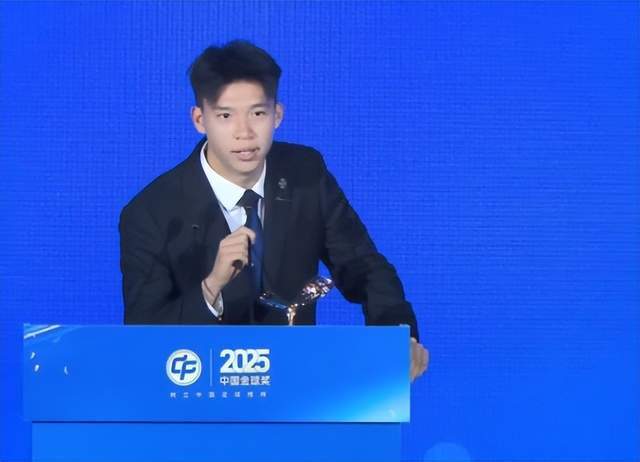 官方网站-历史第4人：19岁王钰栋包揽中超最佳新人和中国金童奖！