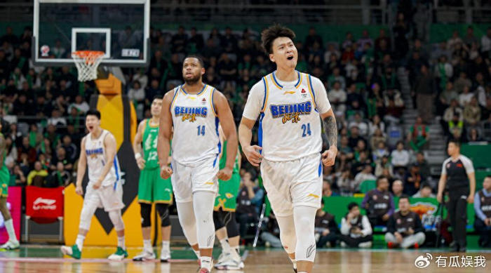 网站入口-狂飙9记三分轰60分6助！男篮双后卫杀红眼：赵睿砍34分斩杀辽篮|辽宁队|北京队|赵继伟|三分球|北京首钢_新浪体育_新浪新闻